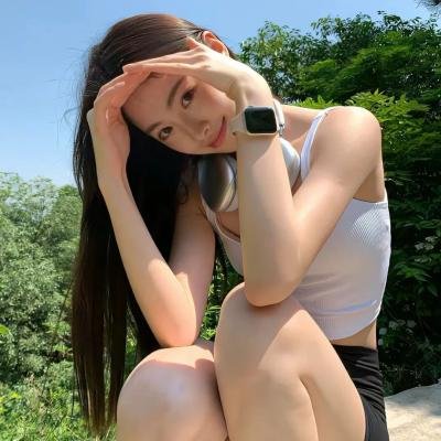 绿衣女子